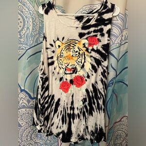 Torrid size 5 tank top black-and-white tie-dye with tiger and rose graphic